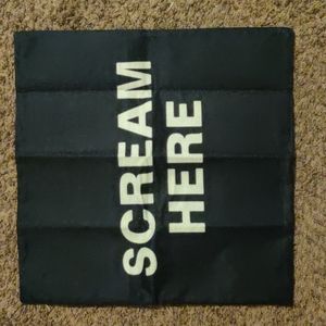 "Scream here" pillowcase